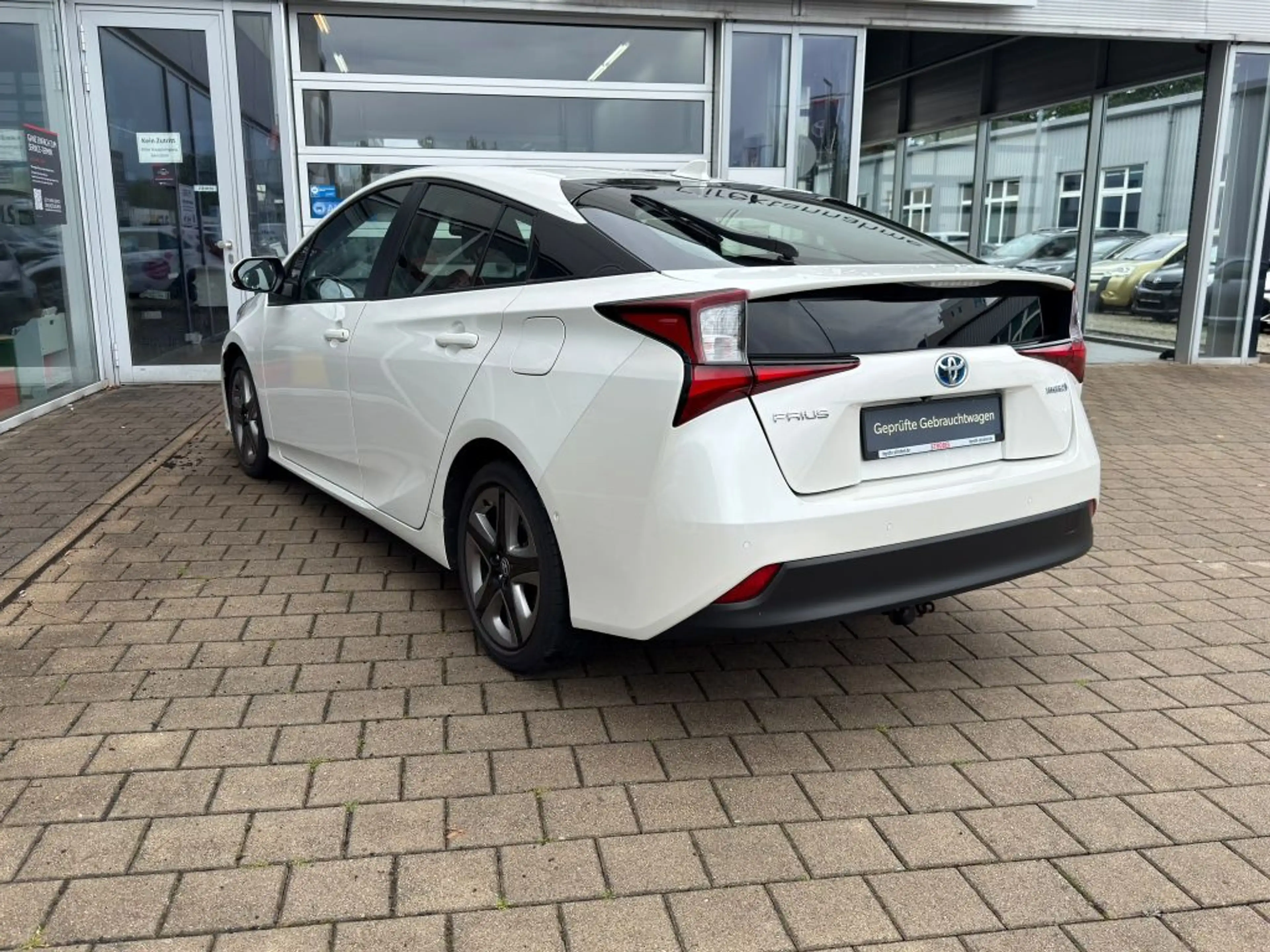 Toyota Prius Hybrid Comfort — photo 3