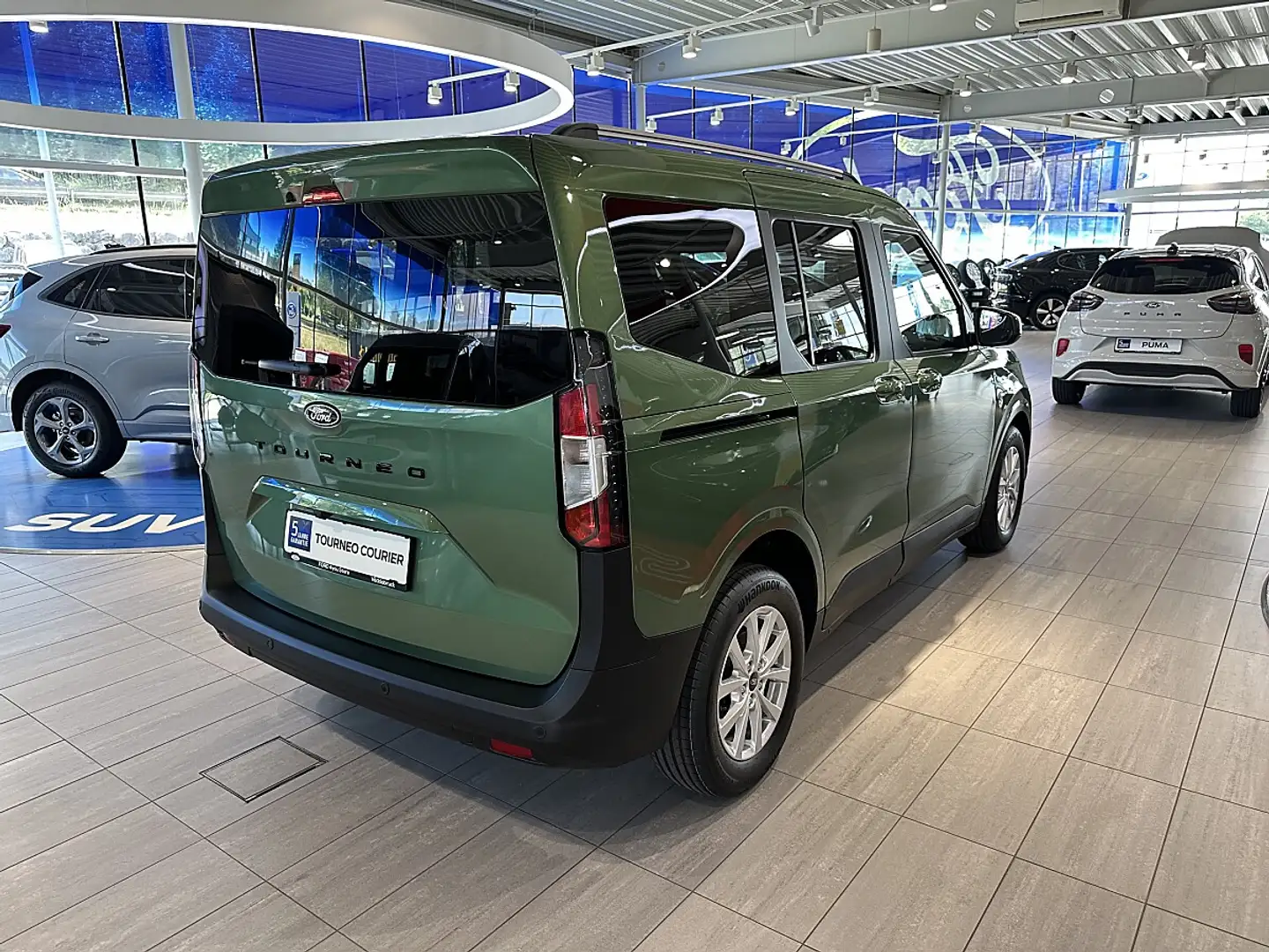 Ford Tourneo Courier 1,0 EcoBoost Titanium Grün - 2