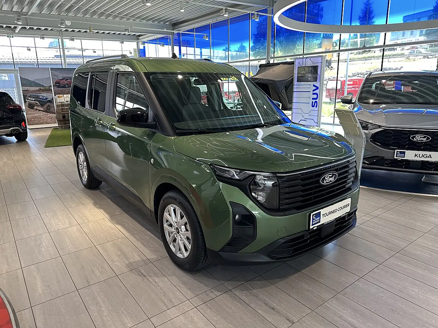 Ford Tourneo Courier 1,0 EcoBoost Titanium Grün - 1