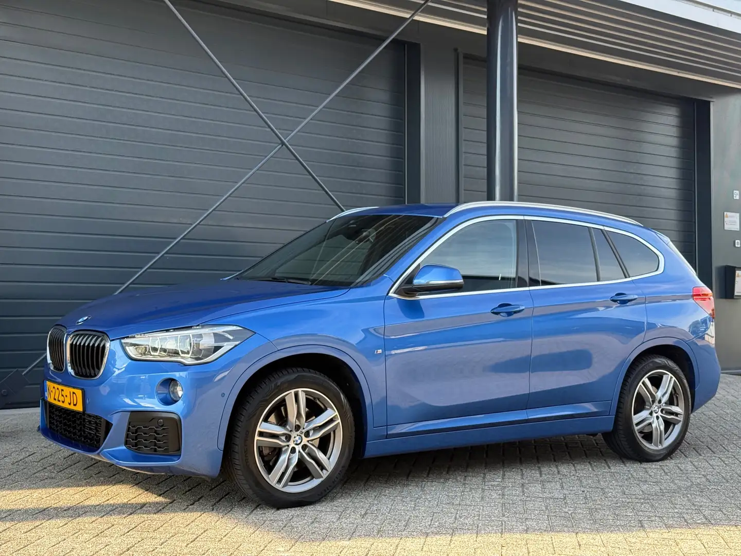 BMW X1 XDrive20i, M sport, Trekhaak, Led, Alcantara Blauw - 1