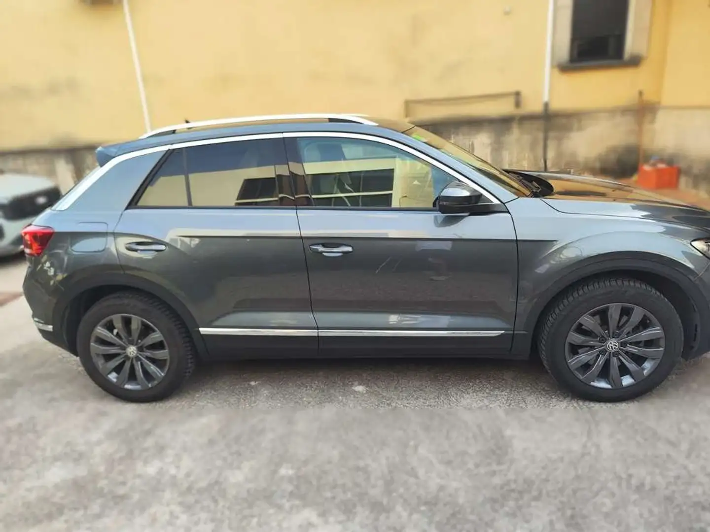 Volkswagen T-Roc 2.0TDI Sport 4Motion DSG7 Gris - 2