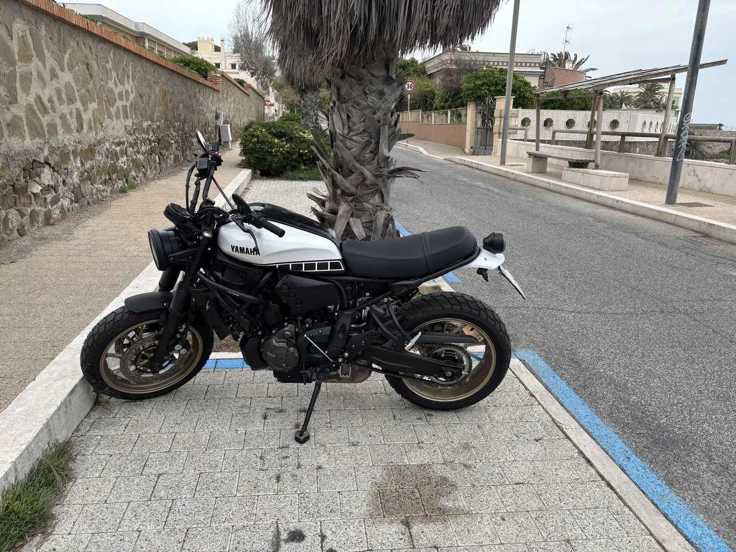 Yamaha XSR 700 legacy - 1