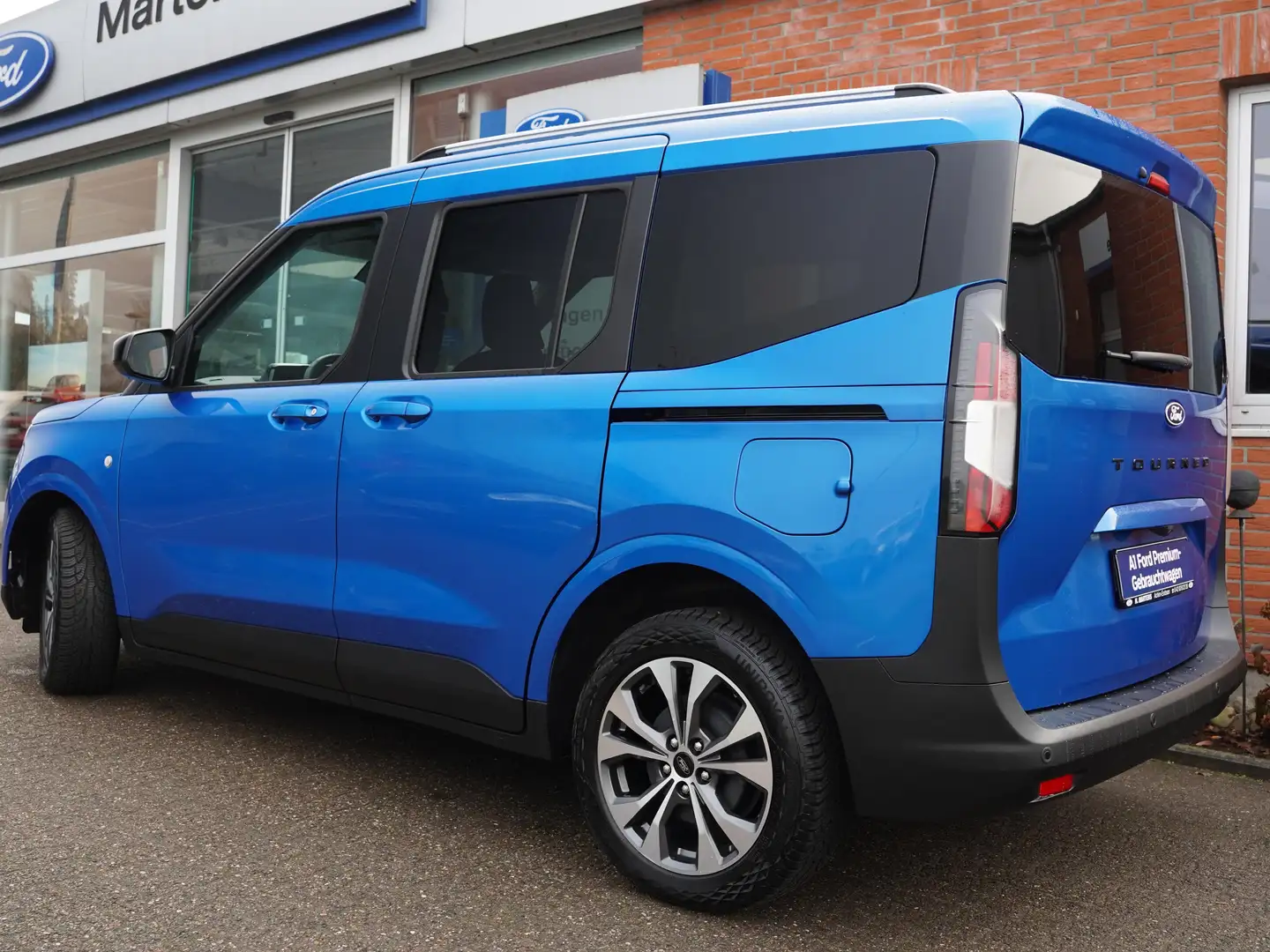 Ford Tourneo Courier Titanium 1,0 125PS Automatik | Blau - 2