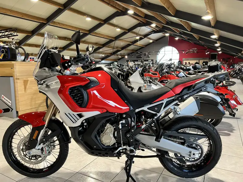 MV Agusta Enduro Veloce 950 - foto 4