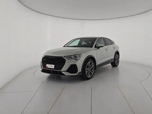 Audi Q3 main image
