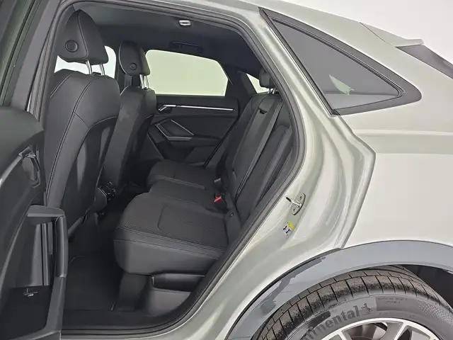 Audi Q3 view 10