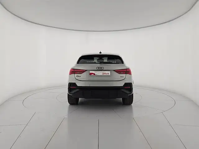 Audi Q3 view 4