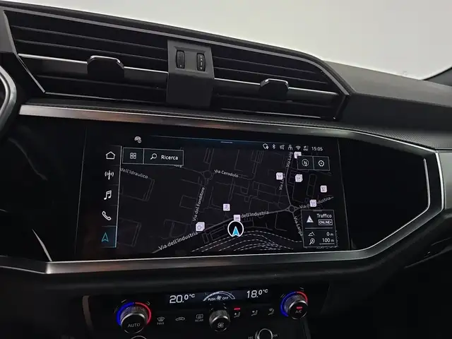 Audi Q3 view 13