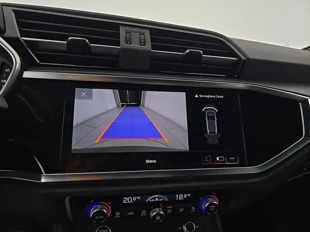 Audi Q3 view 14