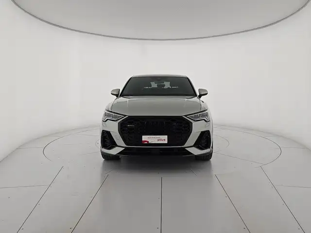Audi Q3 view 7