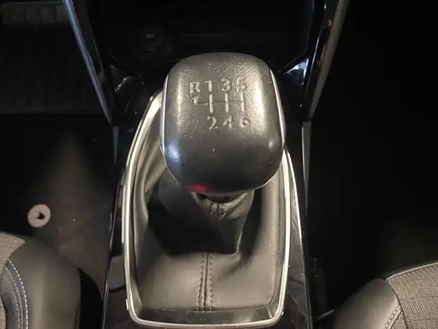 Peugeot 208 view 12