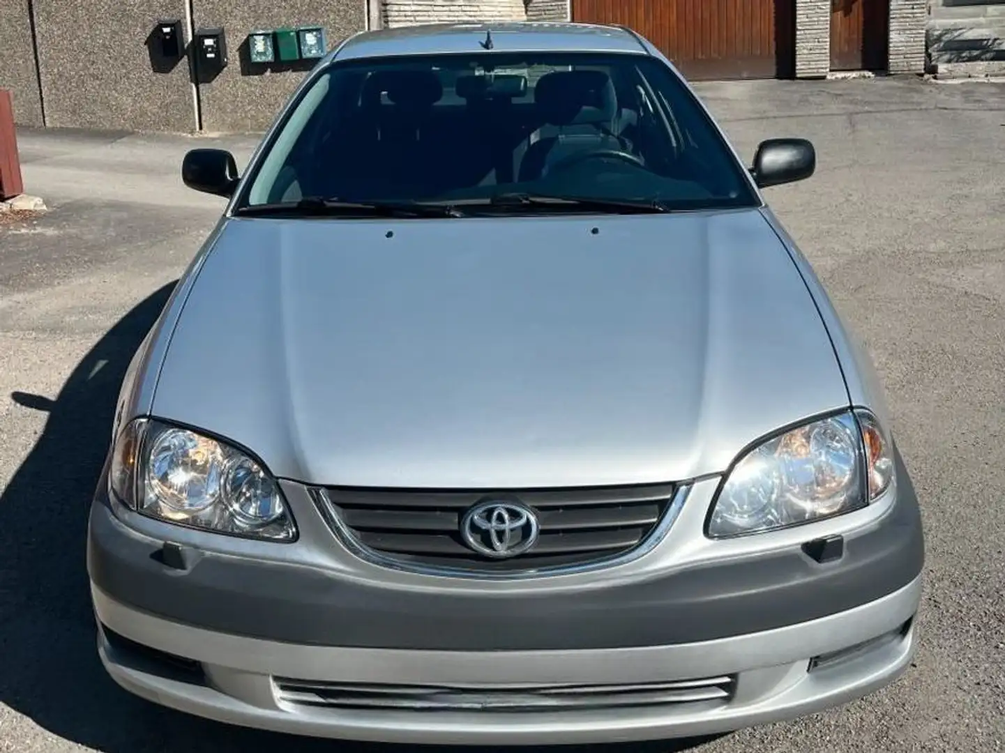 Toyota Avensis Avensis 1.6 linea terra Argent - 1