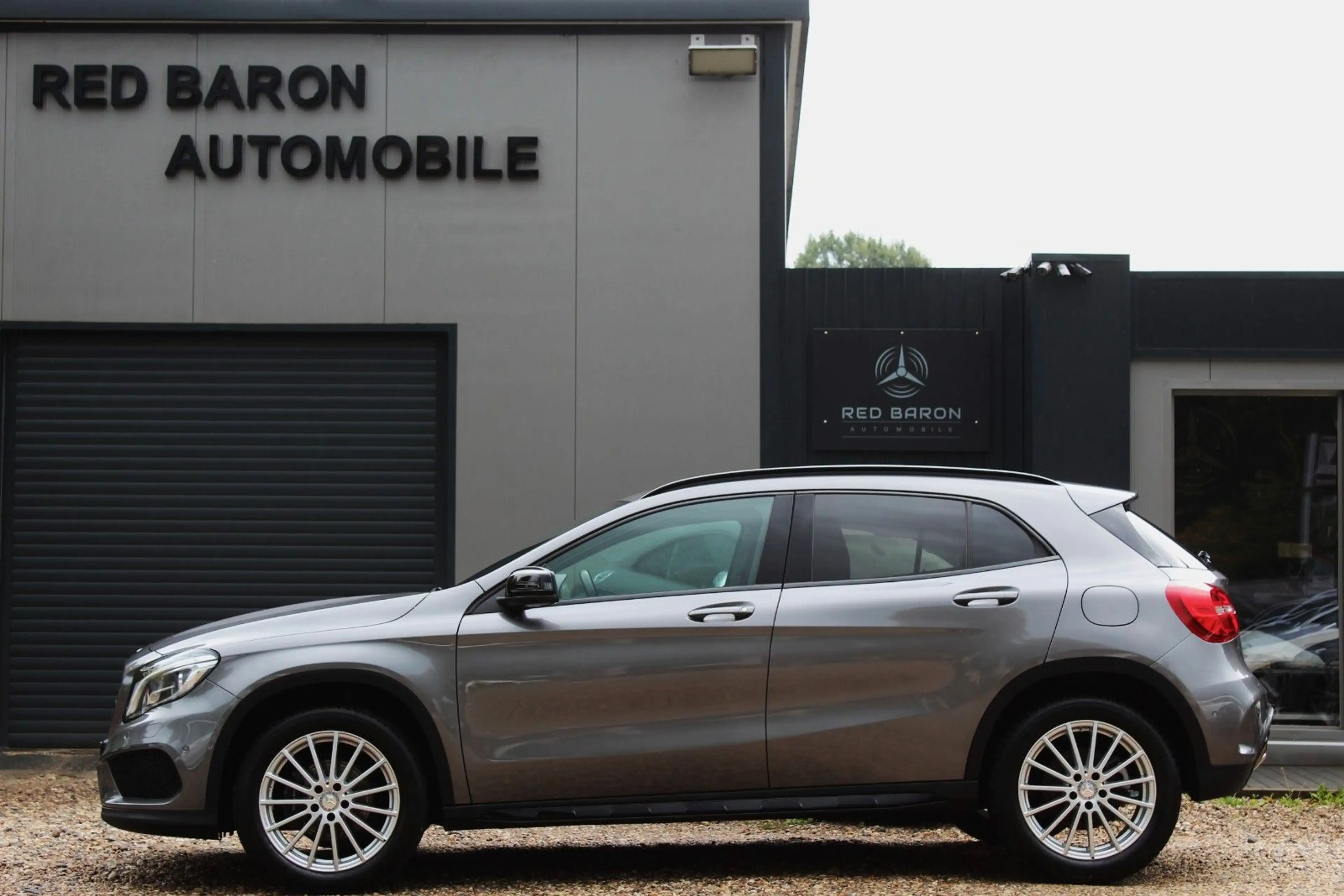 Mercedes-Benz GLA 200 AMG Line 7-G LEDER LED PDC NAVI  SPORTSI — photo 6