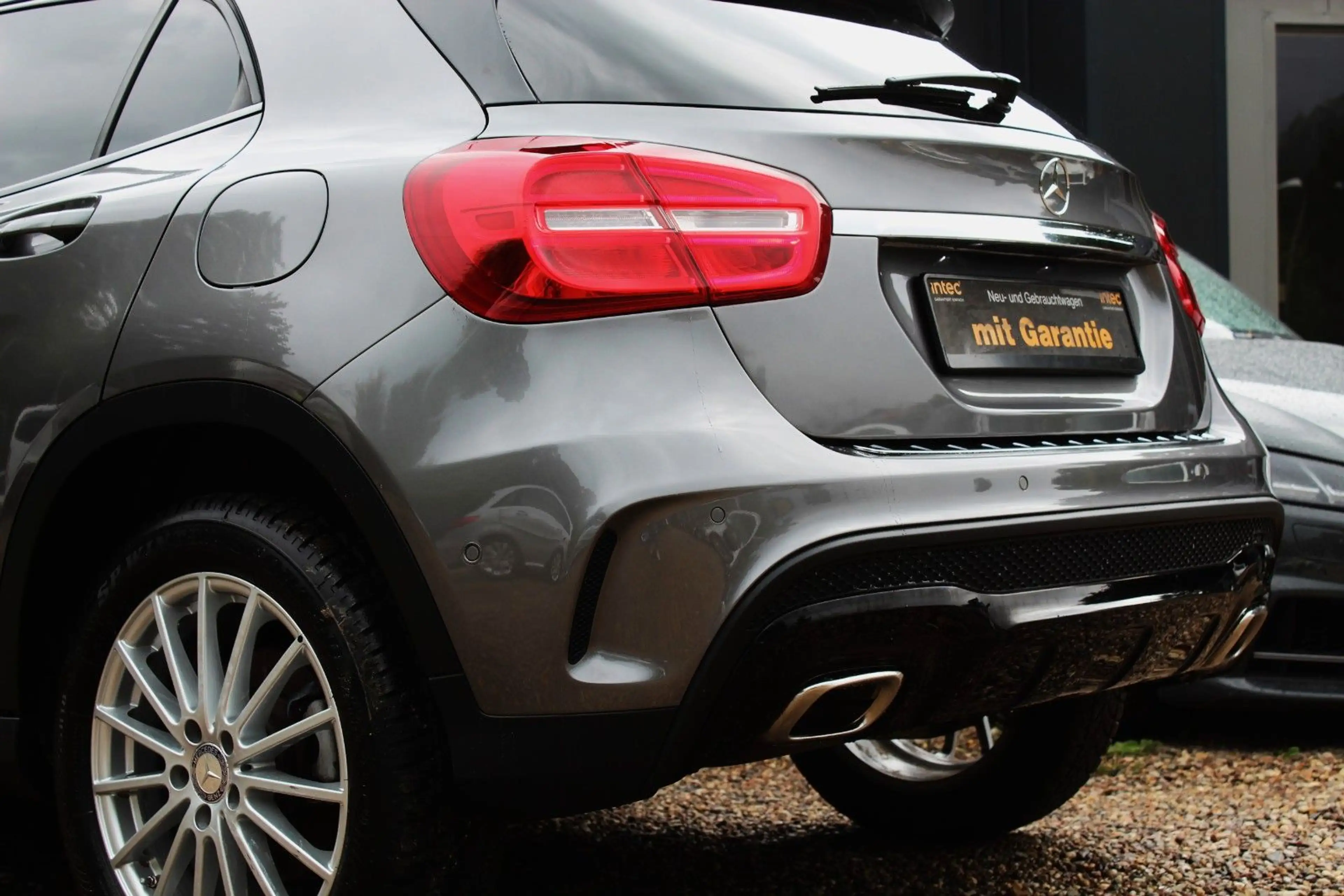 Mercedes-Benz GLA 200 AMG Line 7-G LEDER LED PDC NAVI  SPORTSI — photo 8