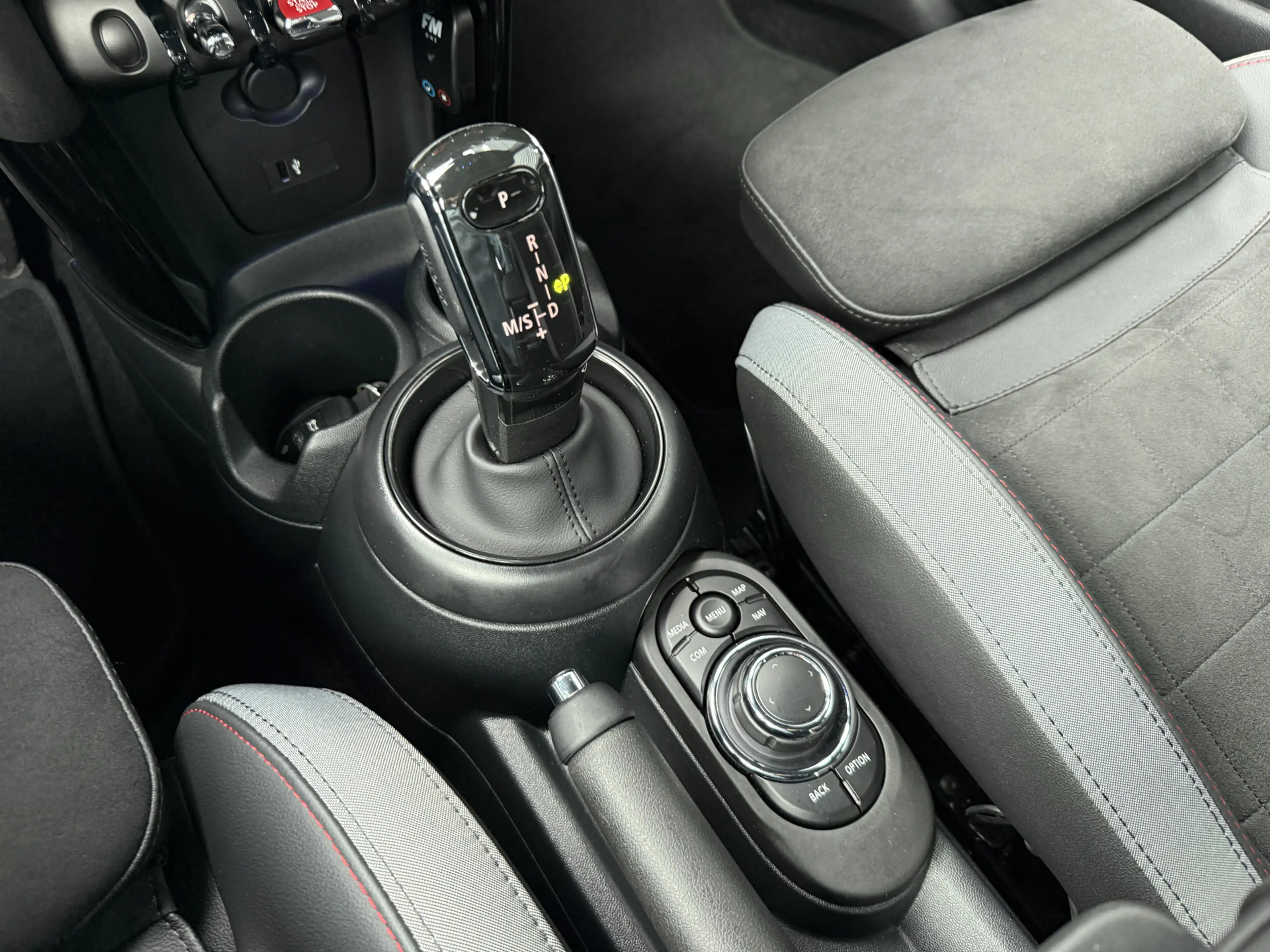 MINI John Cooper Works 3-Deurs 1.5 Cooper — photo 9