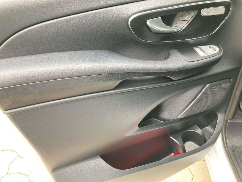 Mercedes-Benz V 220