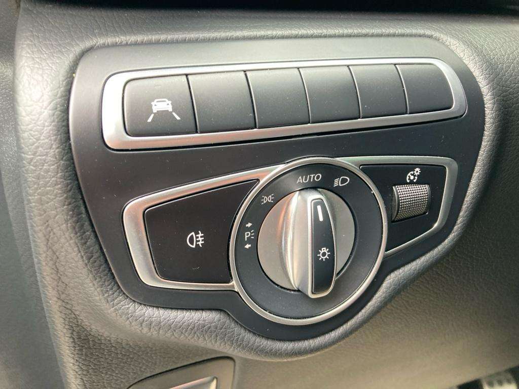 Mercedes-Benz V 220
