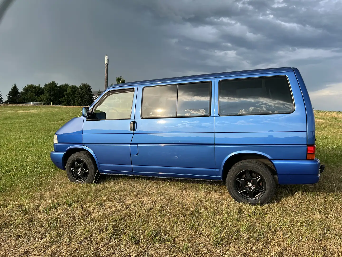 Volkswagen T4 Multivan mit Wohnmobil Zulassung Blue - 2