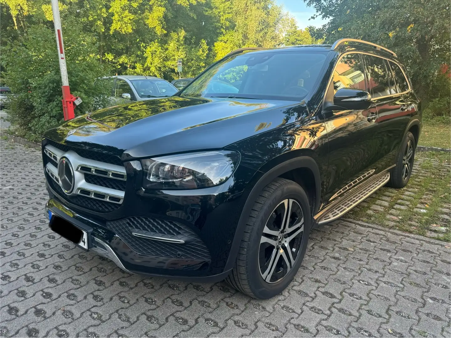 Mercedes-Benz GLS 350 d*7-Sitzer*AHK*Pano* Noir - 1