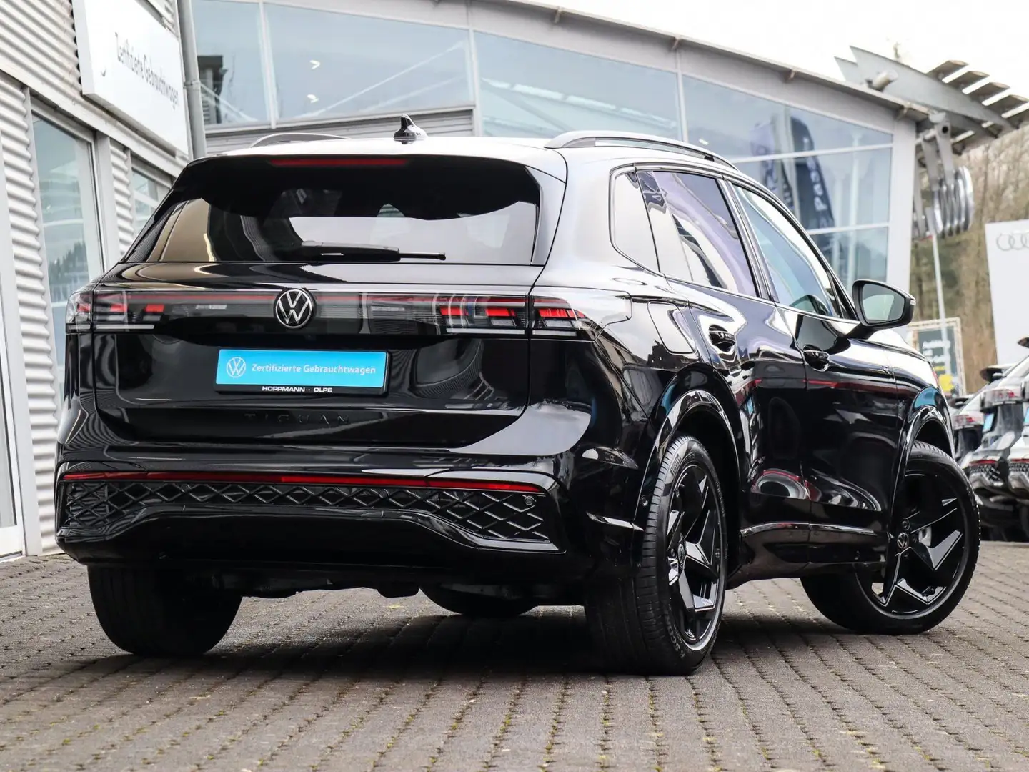Volkswagen Tiguan 1.5 eTSI R-Line DSG AHK ACC NAVI APPCONNE Schwarz - 2