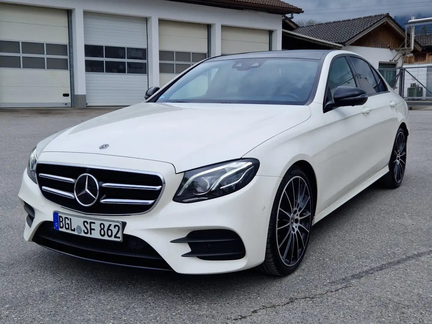 Mercedes-Benz E 400 E-Klasse Diesel d 4Matic 9G-TRONIC AMG Line Alb - 1
