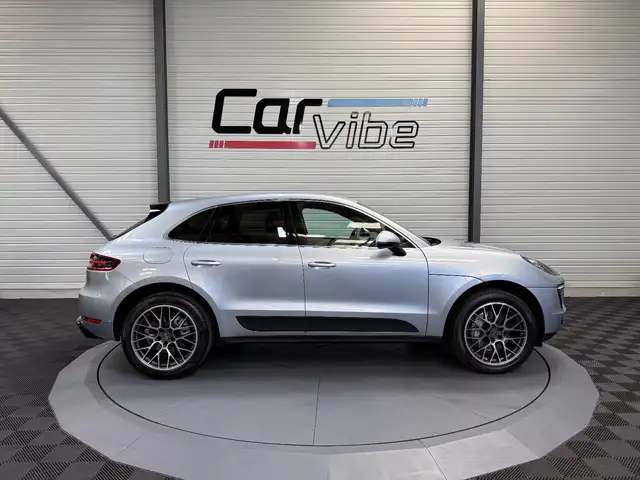 Porsche Macan view 3