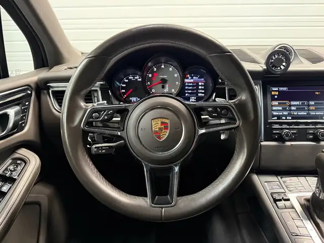 Porsche Macan view 11