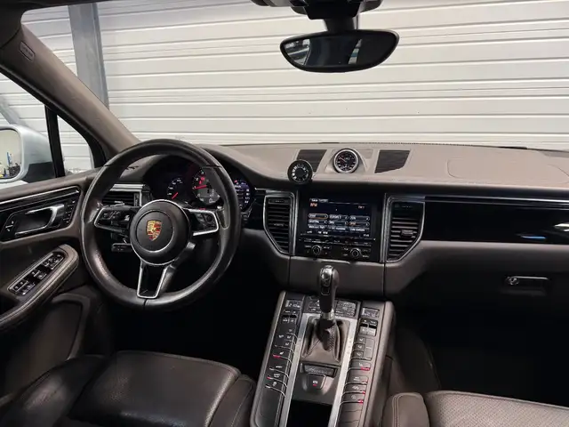 Porsche Macan view 14