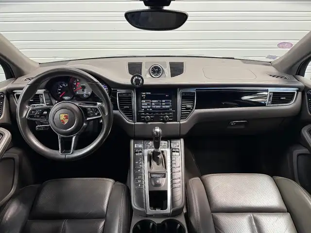 Porsche Macan view 2