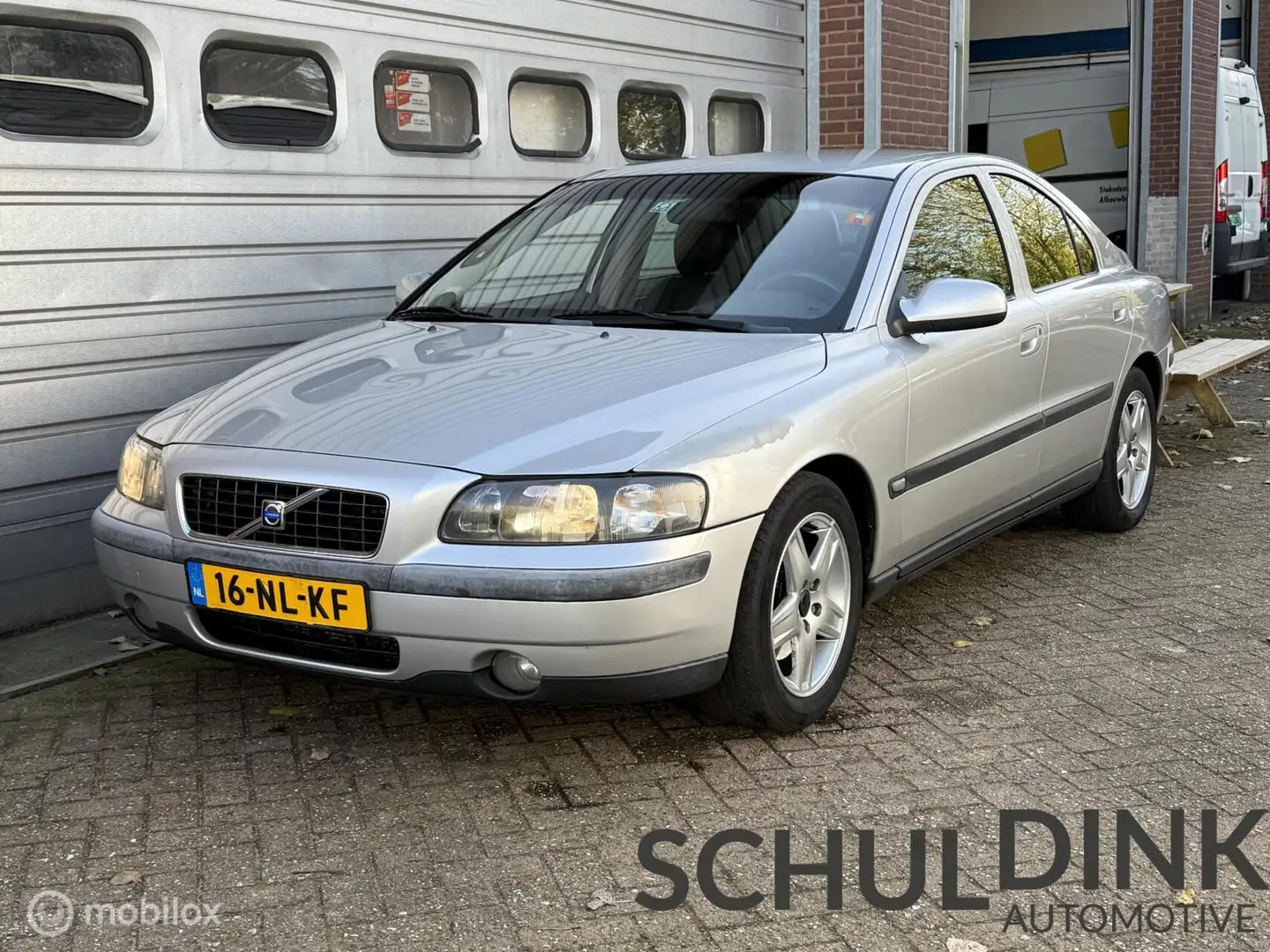 Volvo S60 2.4 D5 TREKHAAK|CRUISE CONTROLE|AIRCO Grijs - 2