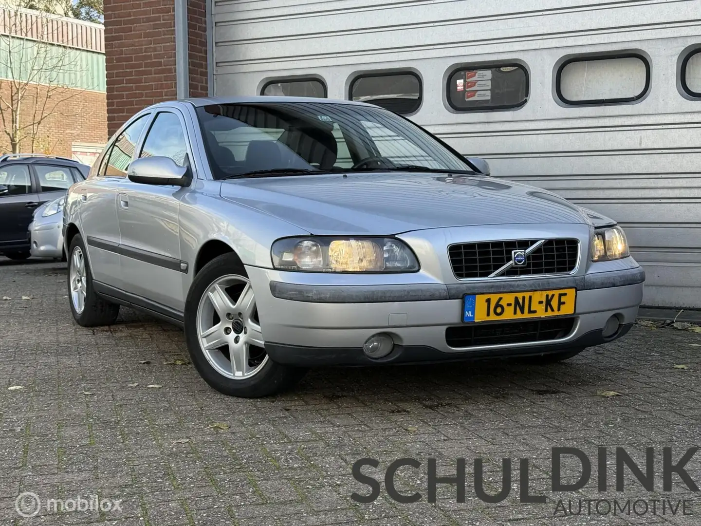 Volvo S60 2.4 D5 TREKHAAK|CRUISE CONTROLE|AIRCO Grijs - 1