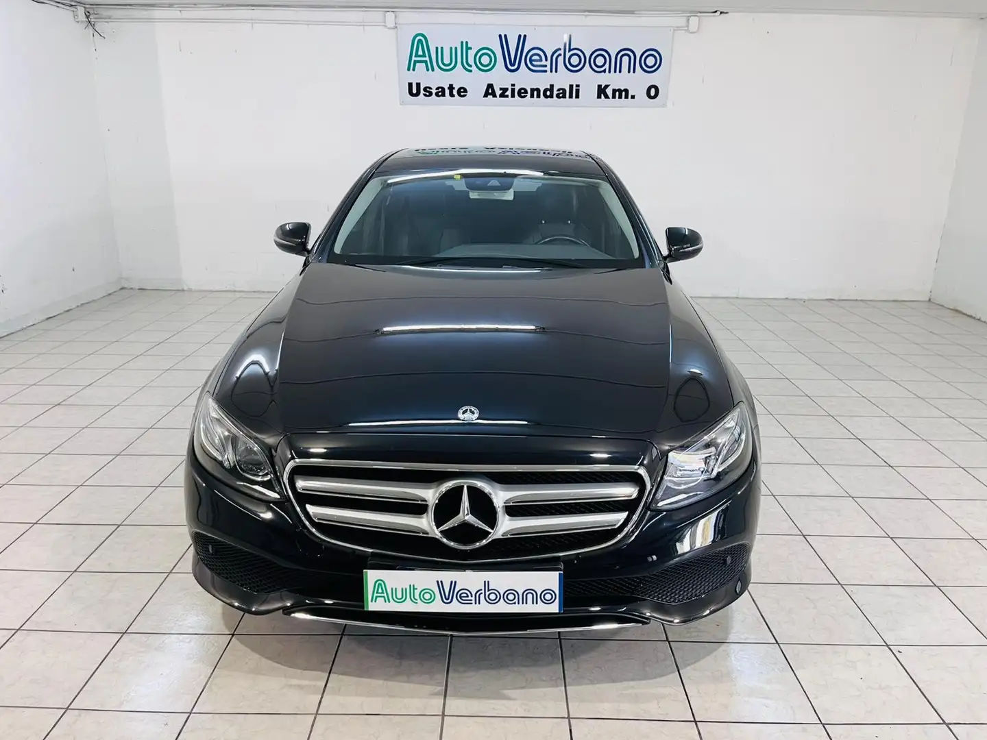 Mercedes-Benz E 220 d Sport auto Černá - 1