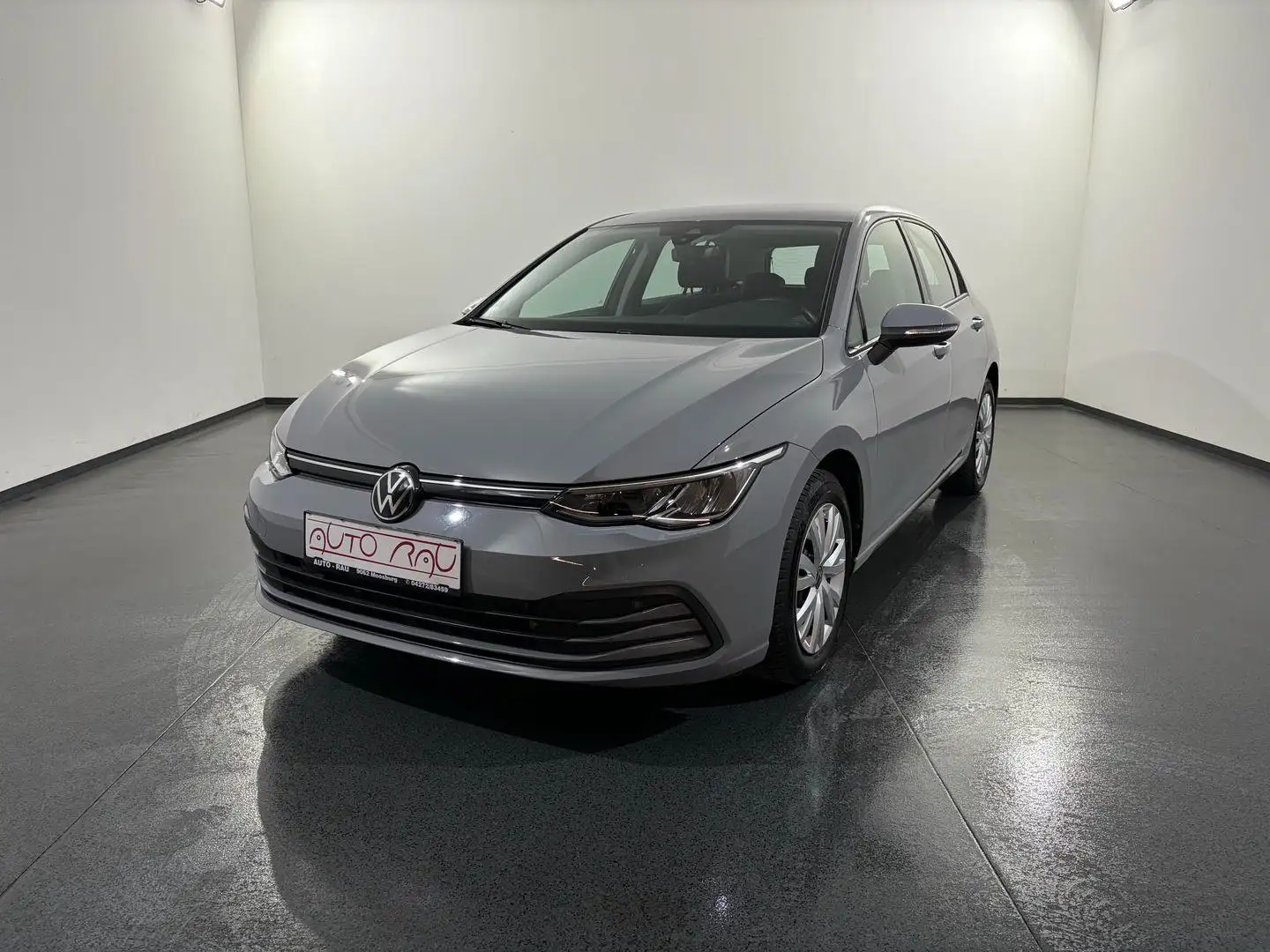Volkswagen Golf 8 Limo. 1.5 TSI Life *LED*NAVI*PDC* Grau - 2