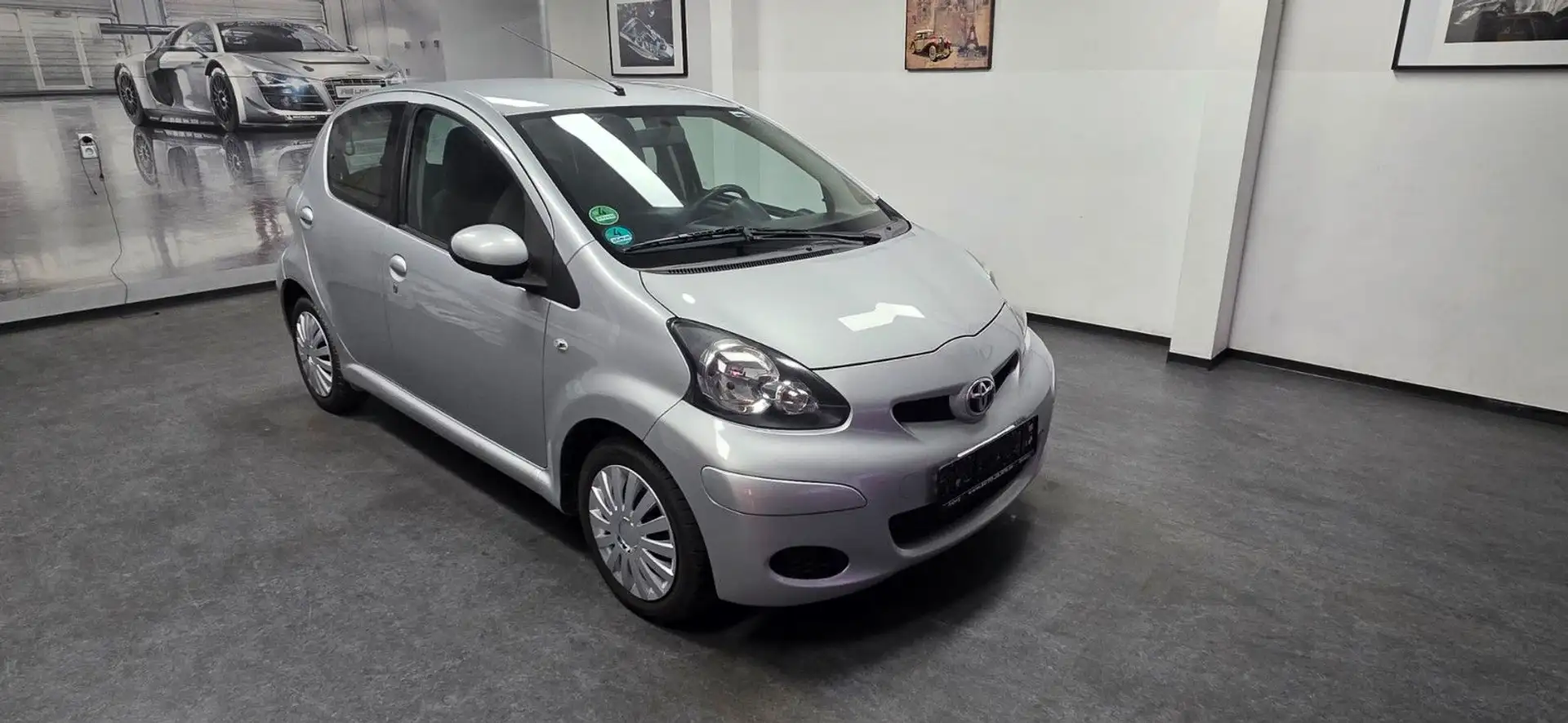 Toyota Aygo Cool Klima 83.000 km TÜV 11/2027 Silber - 2