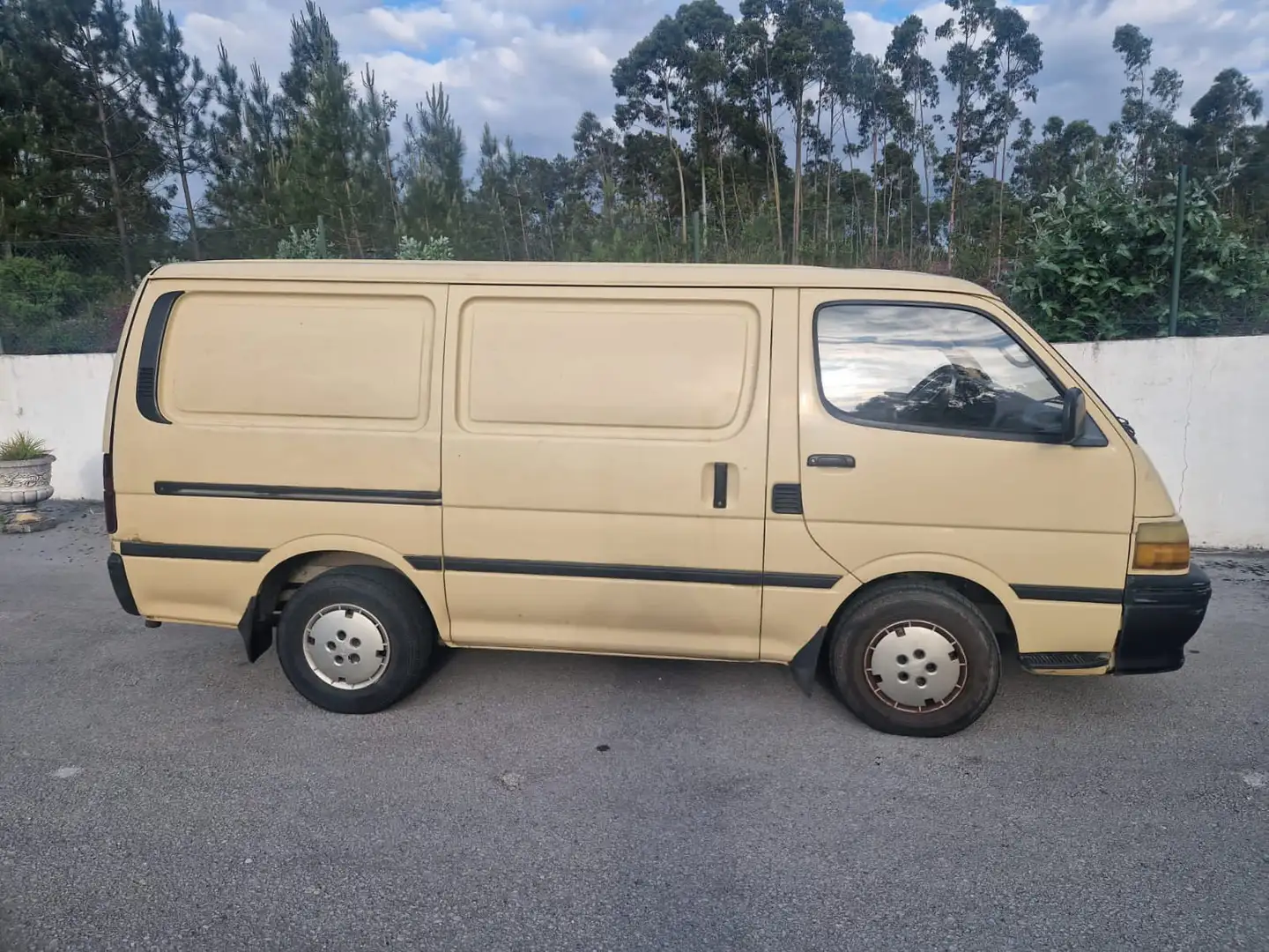 Toyota Hiace 2.4 D Luxe - 1