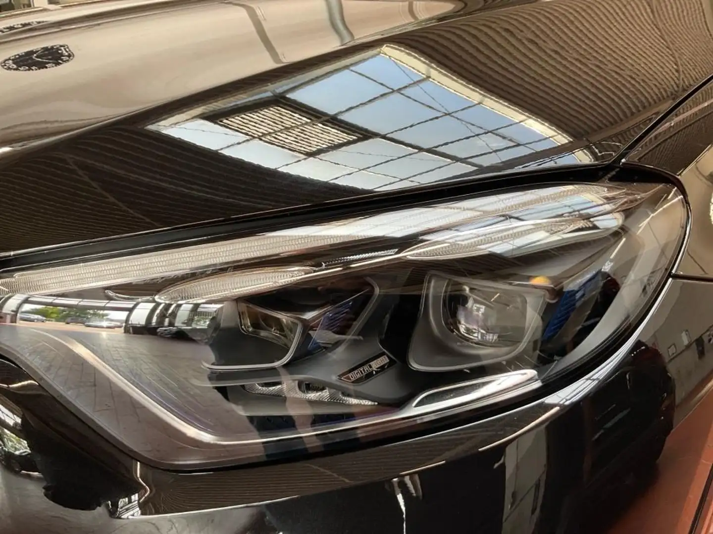 Mercedes-Benz GLC 300 de 4MATIC mit EQ Hybrid Technologie +AMG Schwarz - 2