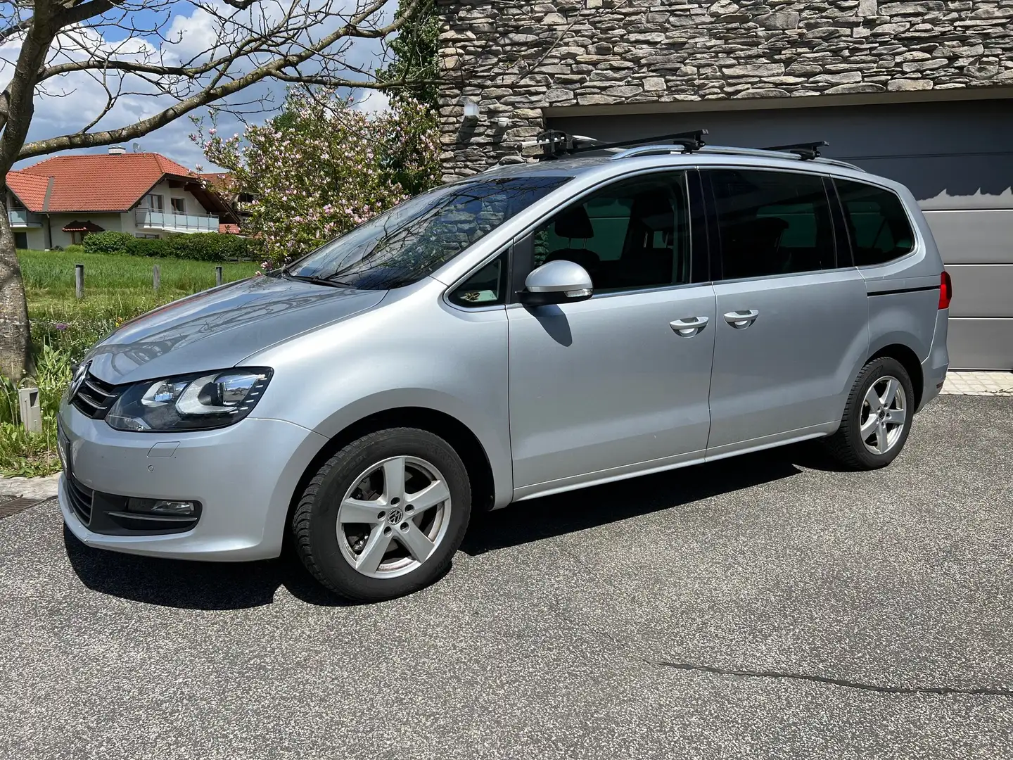 Volkswagen Sharan Sharan Highline BMT 2,0 TDI DPF DSG Highline Silber - 1