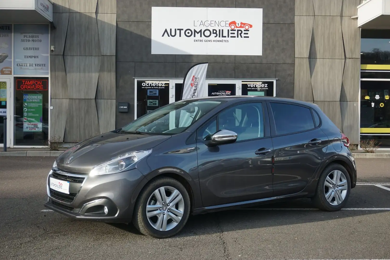 Peugeot 208 1.2 VTi 12V 82 cv Style Gris - 1