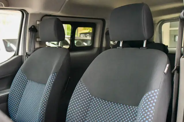 Nissan NV200 view 11