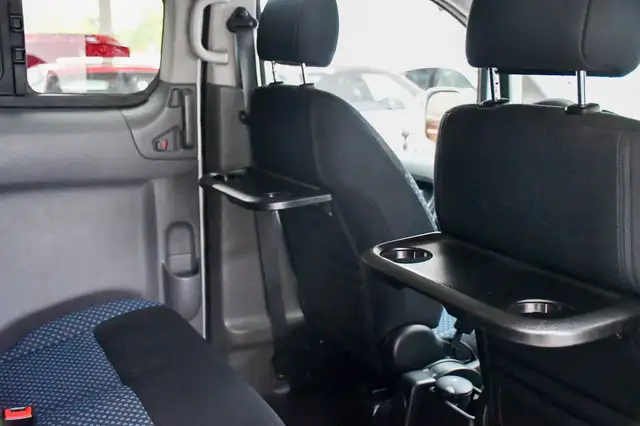 Nissan NV200 view 15