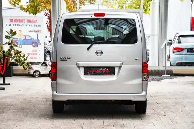 Nissan NV200 view 6