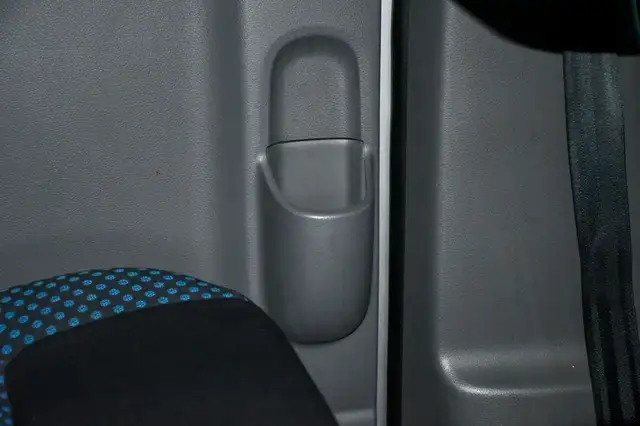 Nissan NV200 view 14