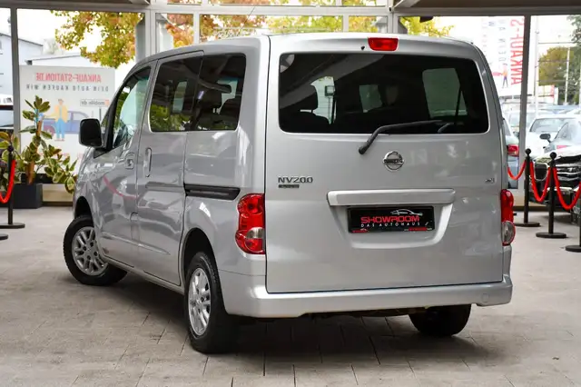 Nissan NV200 view 4