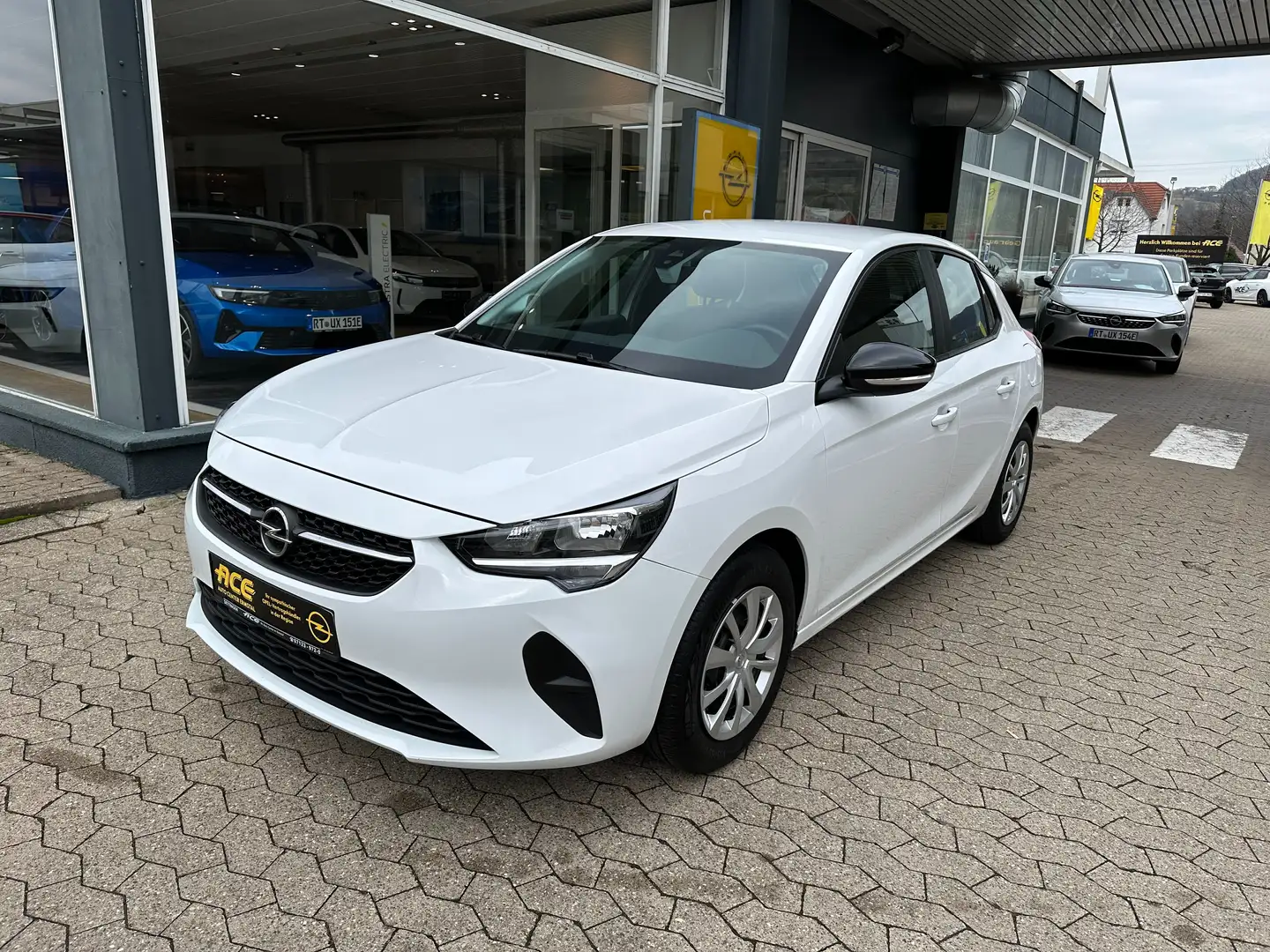 Opel Corsa Kleinwagen in Weiß gebraucht in Dettingen für € 13.786