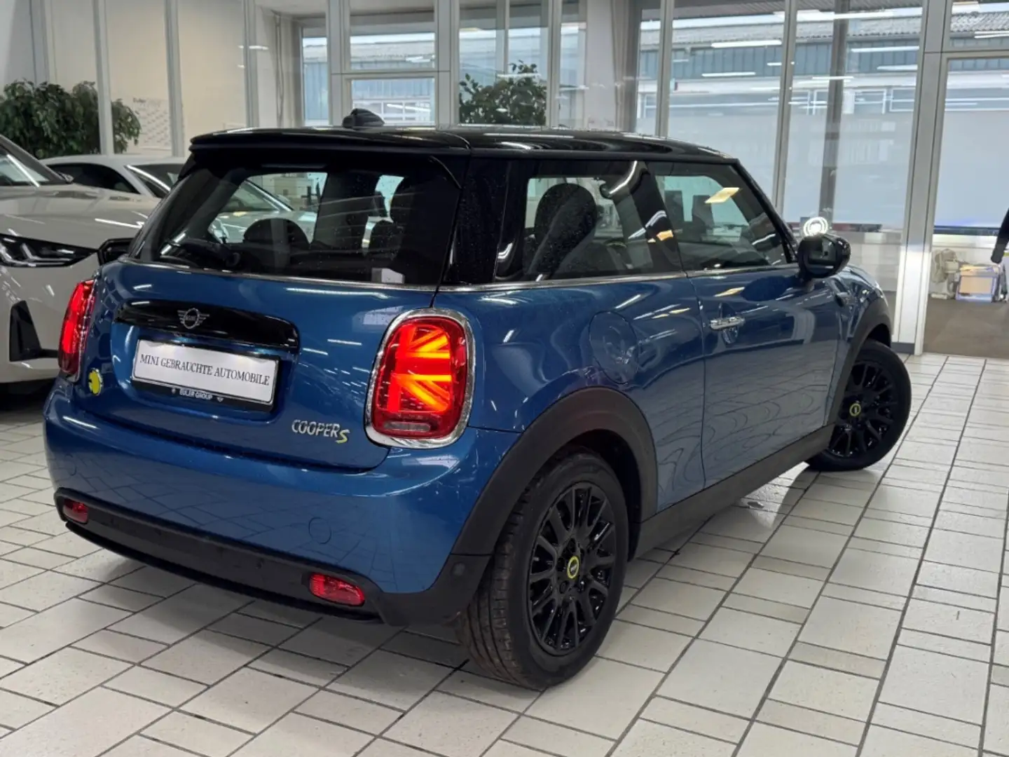 MINI Cooper SE Navi DA LED RFK PDC AC-Laden Prof. 2-Z-Klimaautom Blau - 2