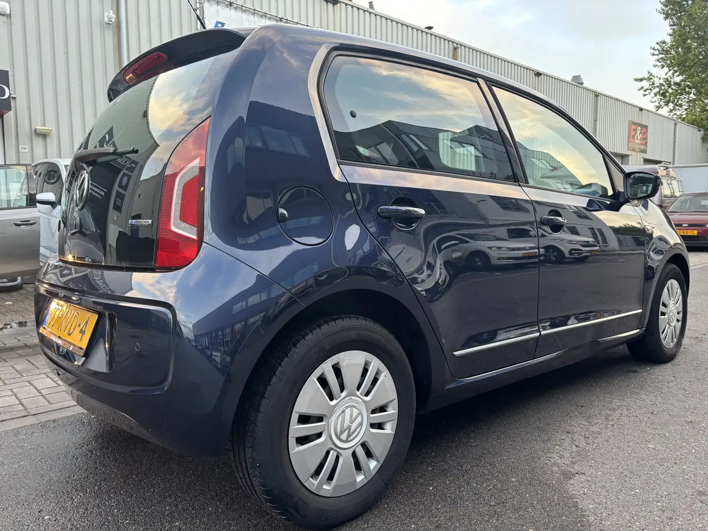 Volkswagen up! 1.0 move up! BlueMotion / 74 DKM / DEALER ONDERHOU Bleu - 2