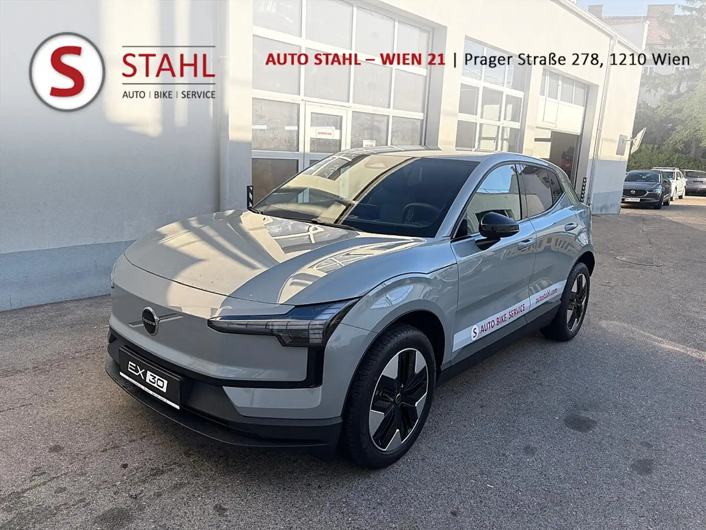 Volvo EX30 P5 Long Range Electric 69kWh Plus AUTO STAHL WI... Grau - 1