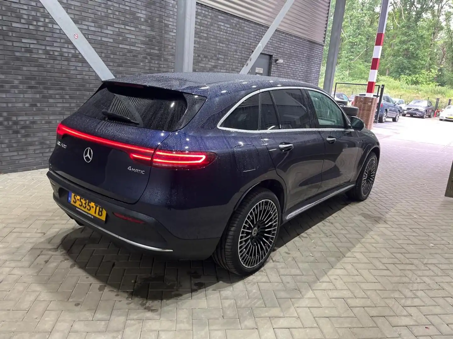 Mercedes-Benz EQC 400 4MATIC Business Solution AMG 80 kWh | Incl. BTW | Blauw - 2