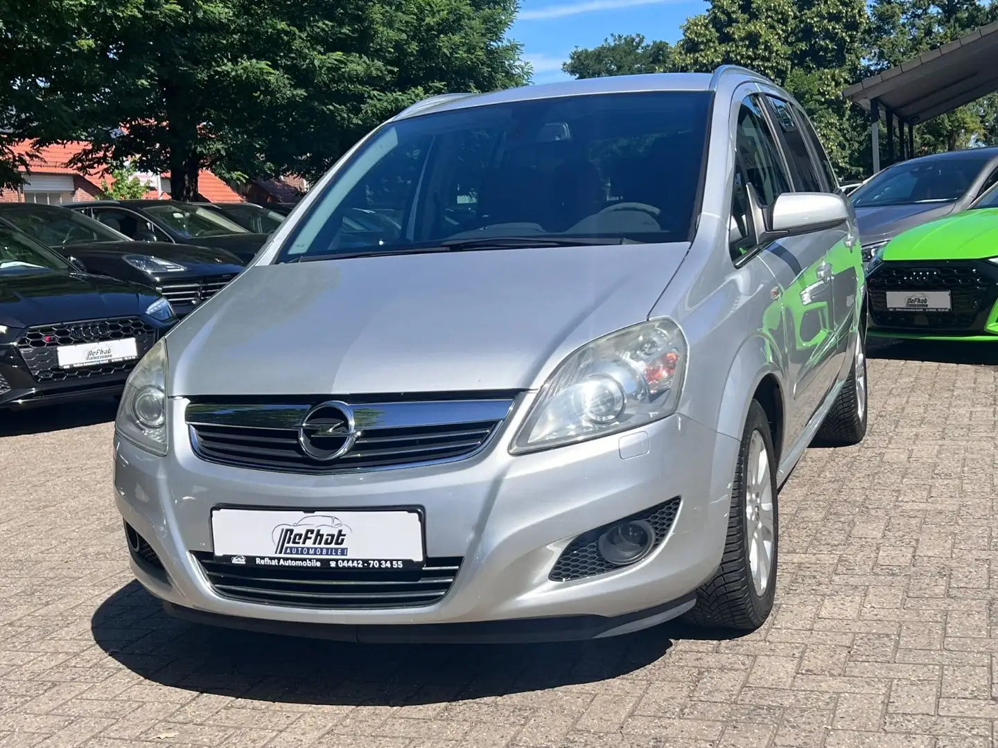 Opel Zafira B Innovation  Automatik / 7-Sitzer Argintiu - 1