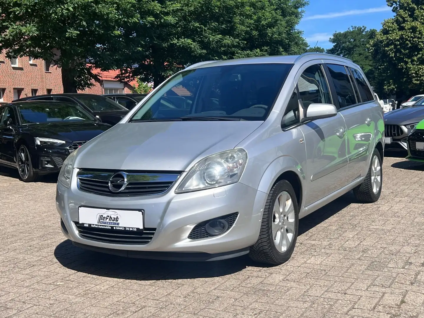 Opel Zafira B Innovation  Automatik / 7-Sitzer Argintiu - 2